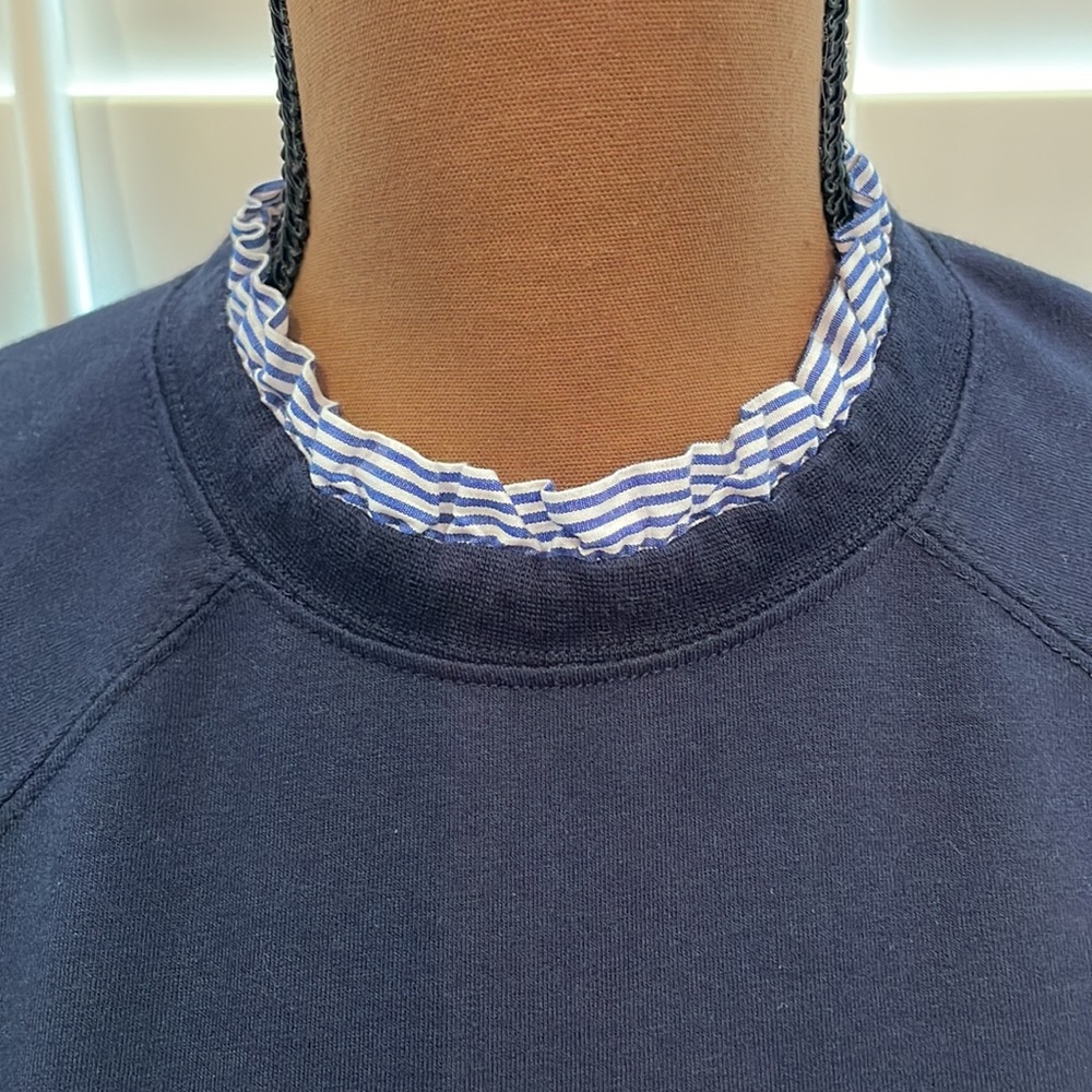 Navy blue pullover. - Picture 2 of 7